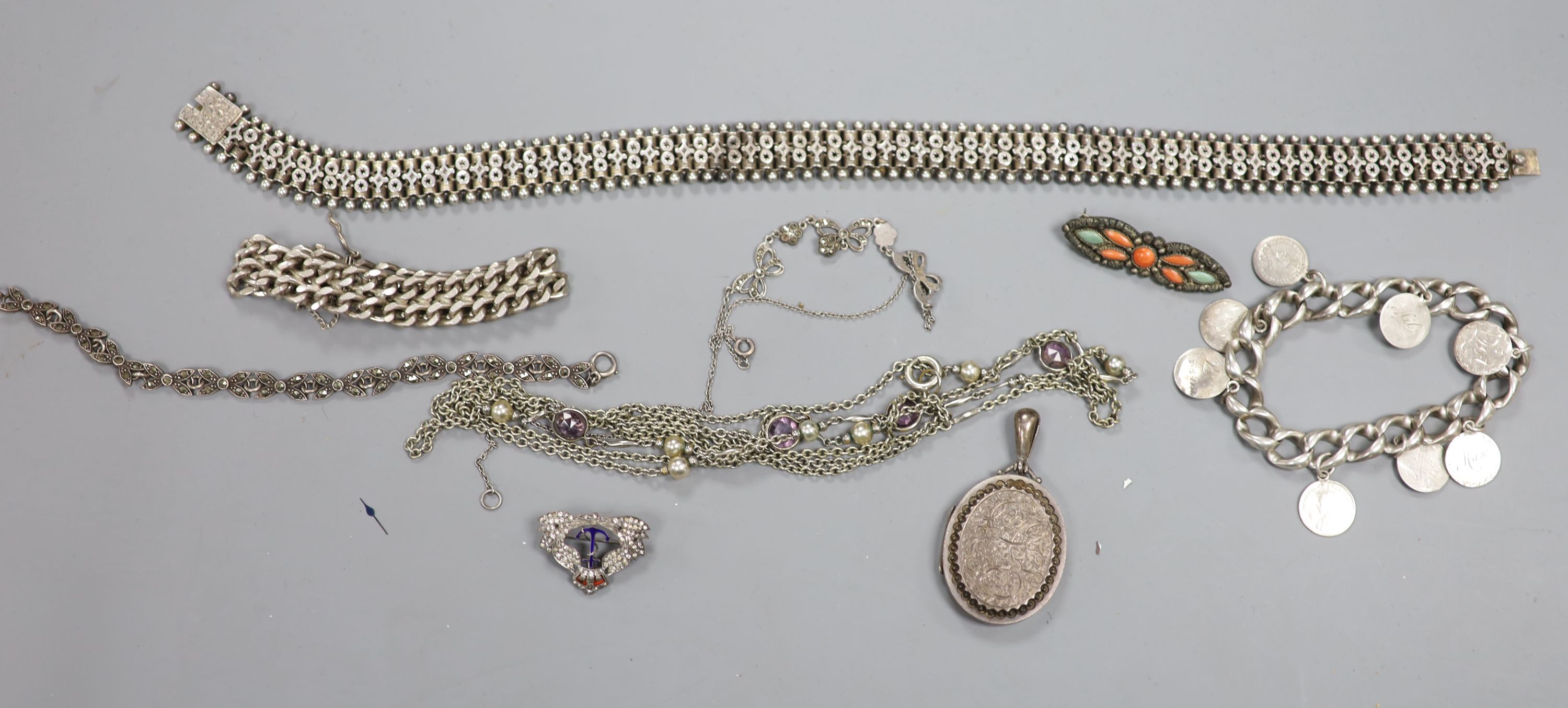 Mixed silver and white metal jewellery, including a Victorian white metal choker necklace, etc.